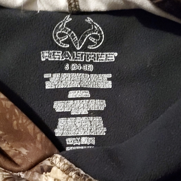 Realtree Brown and Tan Camouflage Jacket - Picture 2 of 8